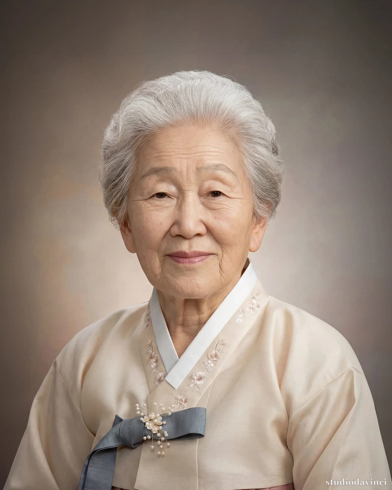 한복 영정사진 — 옛 흑백 사진으로 어머님 한복 영정 새로 모시기 — after