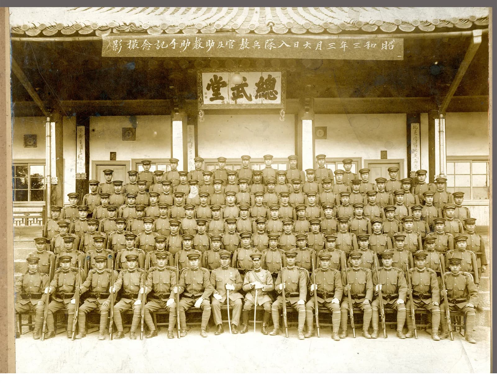 1928년 입대 기념 단체사진 복원 — AI가 못 하는 역사고증 컬러 — before