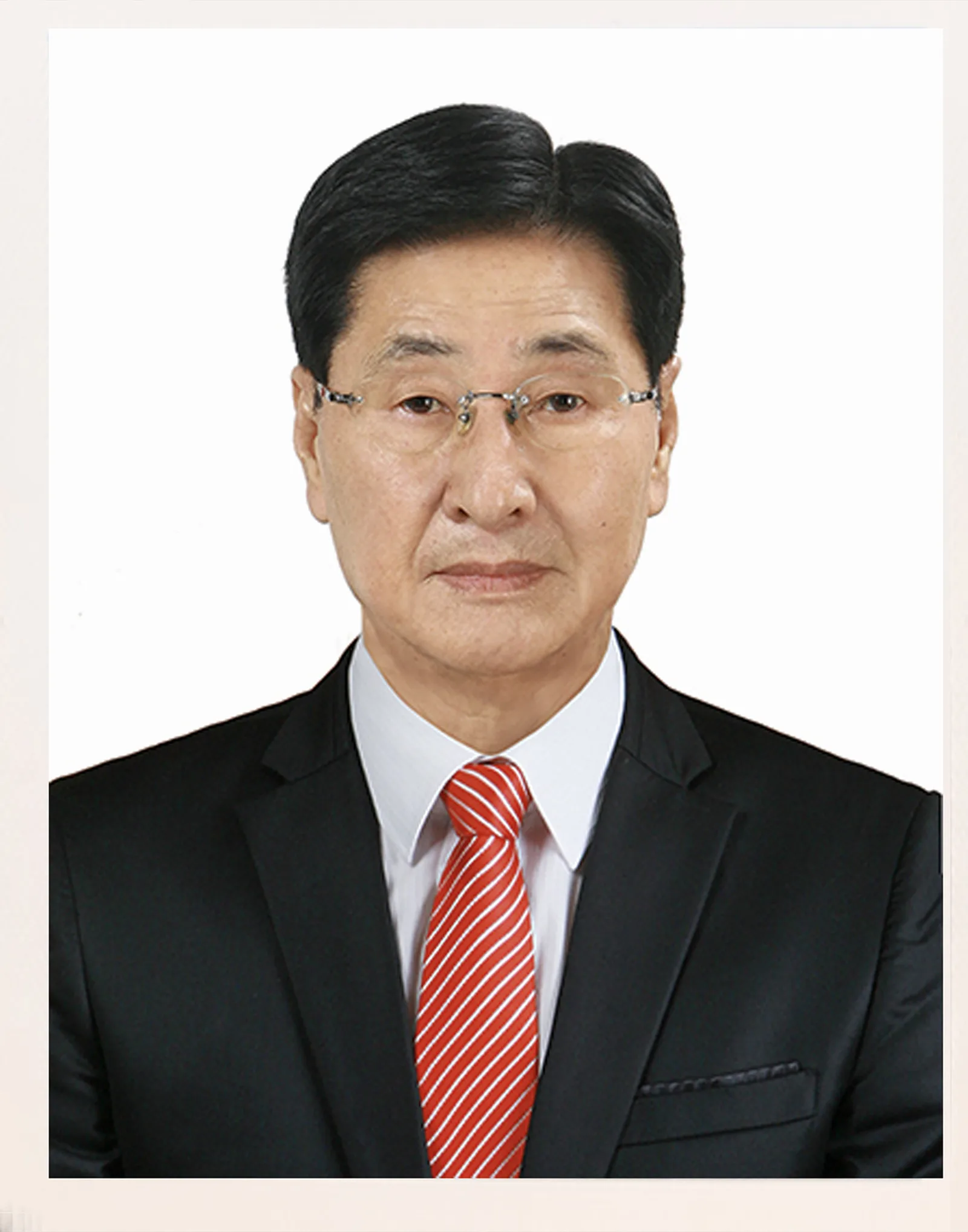 Memorial portrait clothing — suit, cardigan, or hanbok? A two-option comparison — original